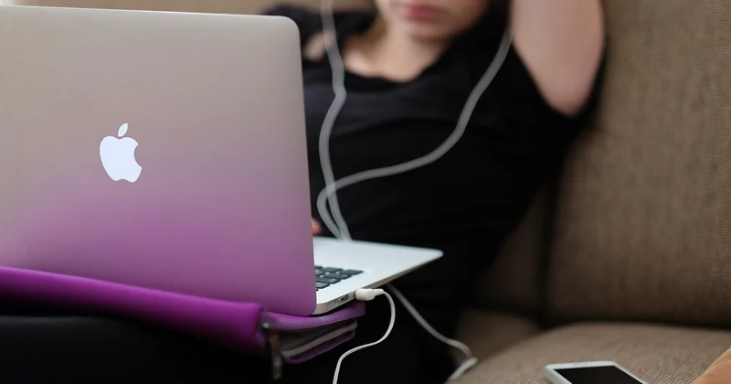 Comment réduire son empreinte carbone quand on télétravaille : les leviers qui pèsent vraiment